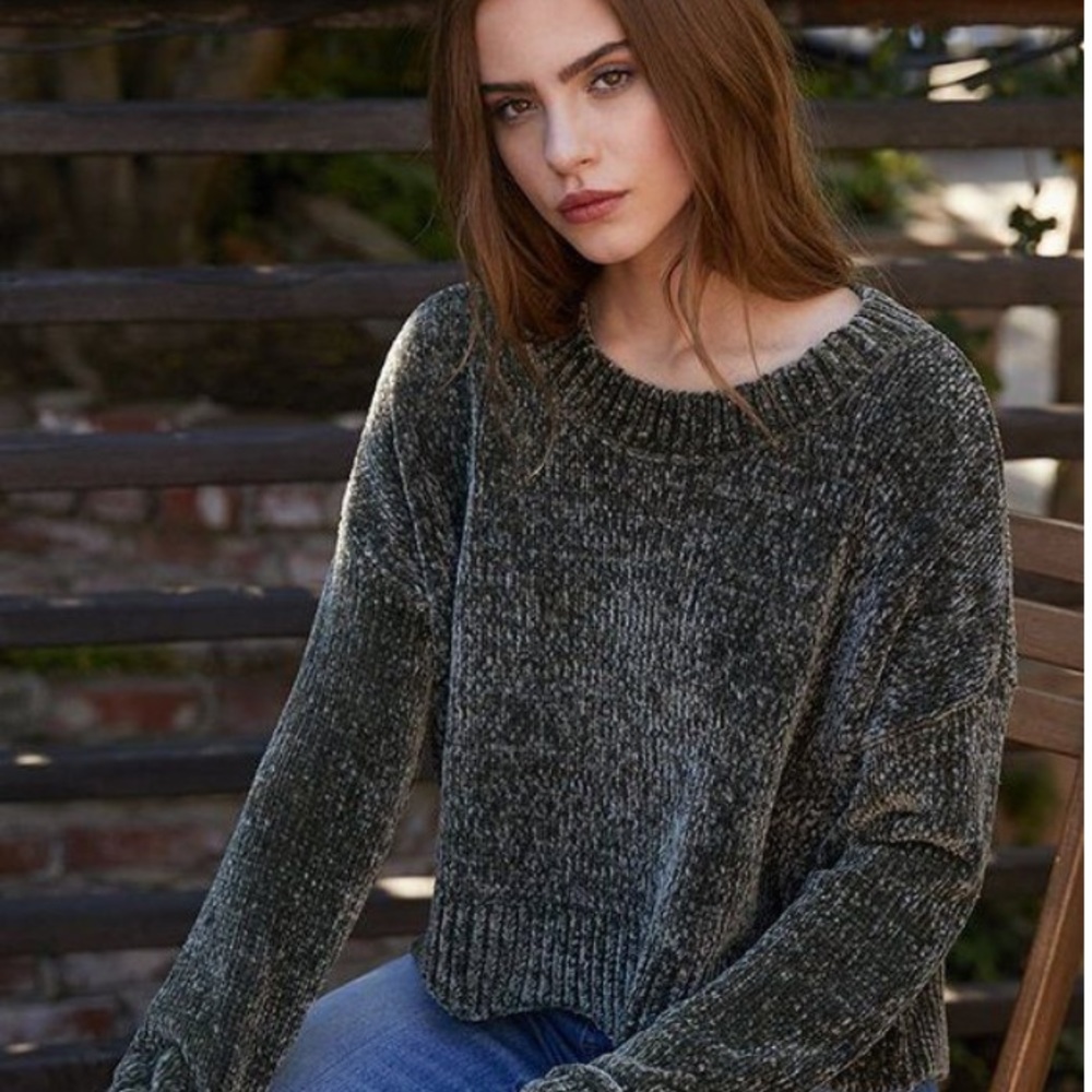 LA Hearts Fuzzy Sweater!